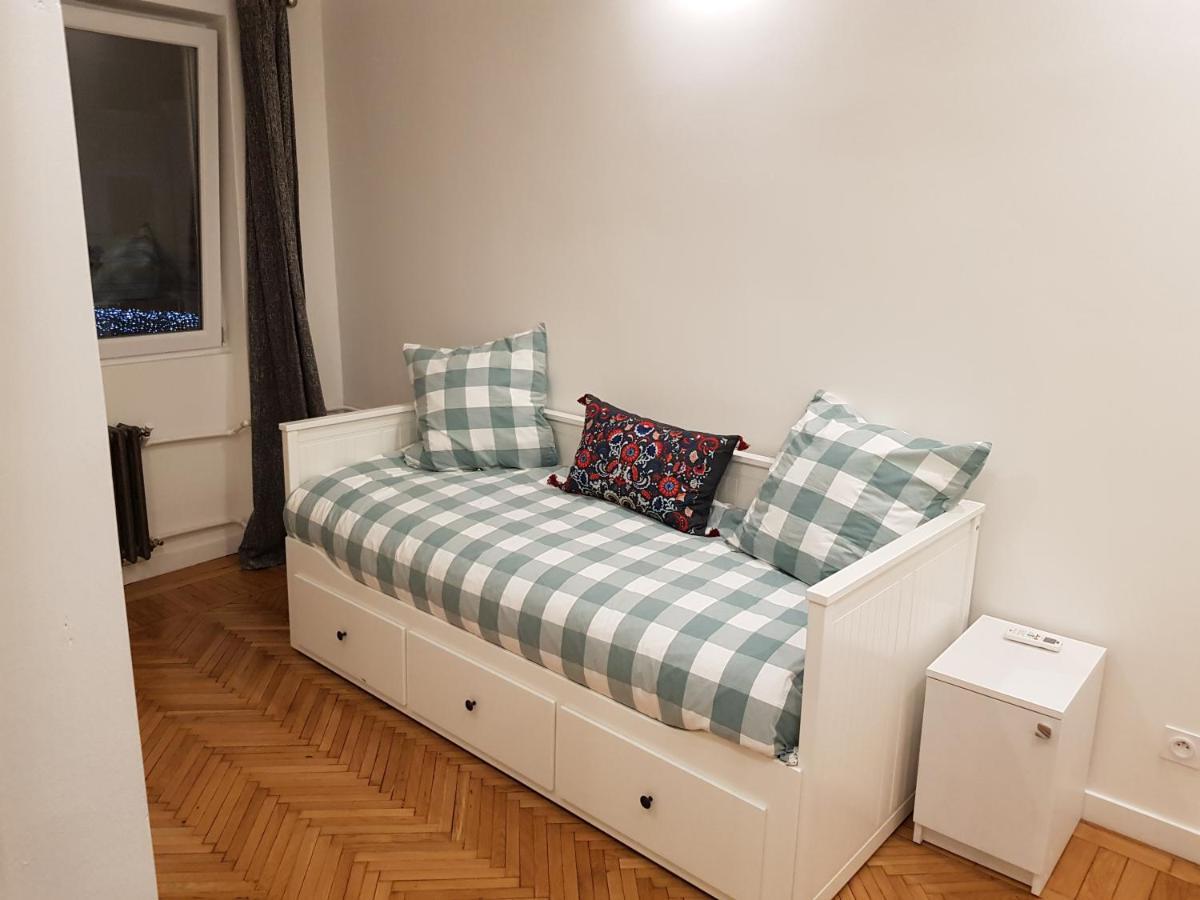 Central 2 Apartment Craiova Ngoại thất bức ảnh